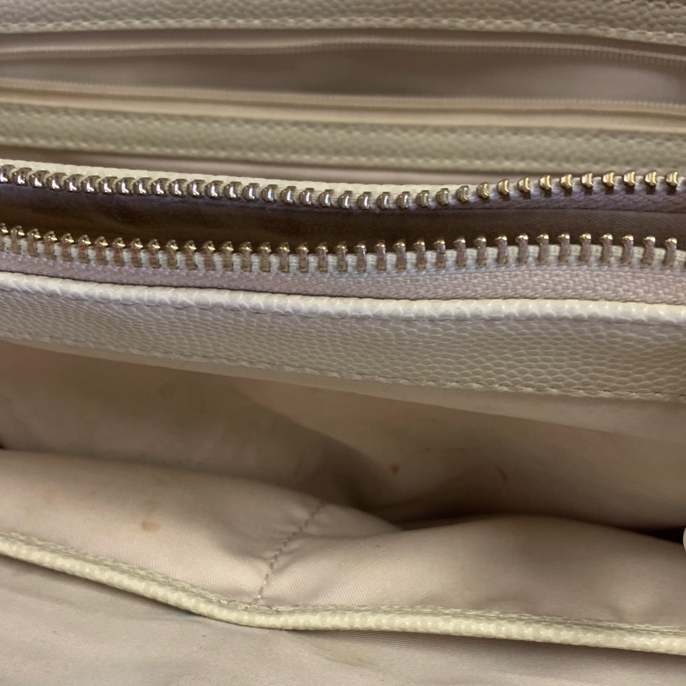 Mario Valentino Cream Shoulder Bag with Gold Chain - Picture 4 of 6